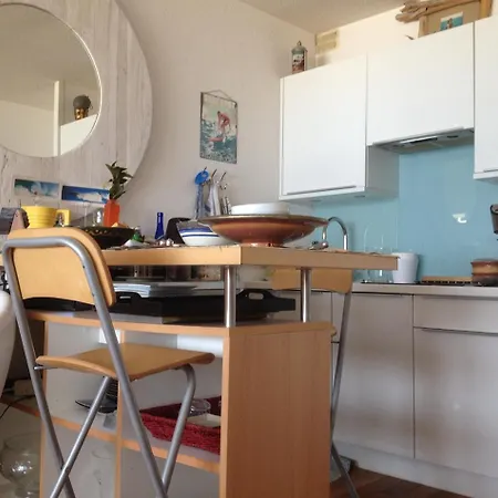 Homestay A Single Bed On Atlantic Ocean Chez L'habitant